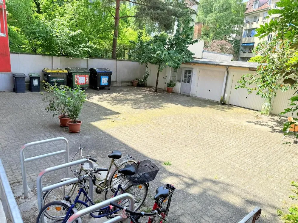 Fahrradstellplätze im Hof